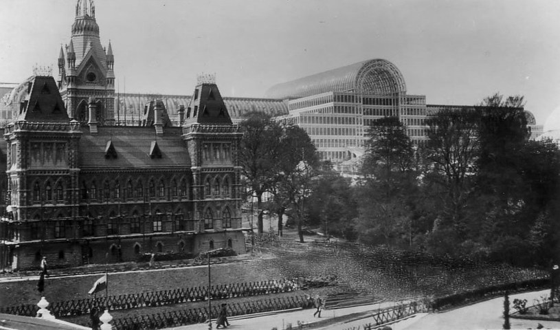 Festival of Empire w 1911 z repliką kanadyjskiego parlamentu na pierwszym planie /domena publiczna