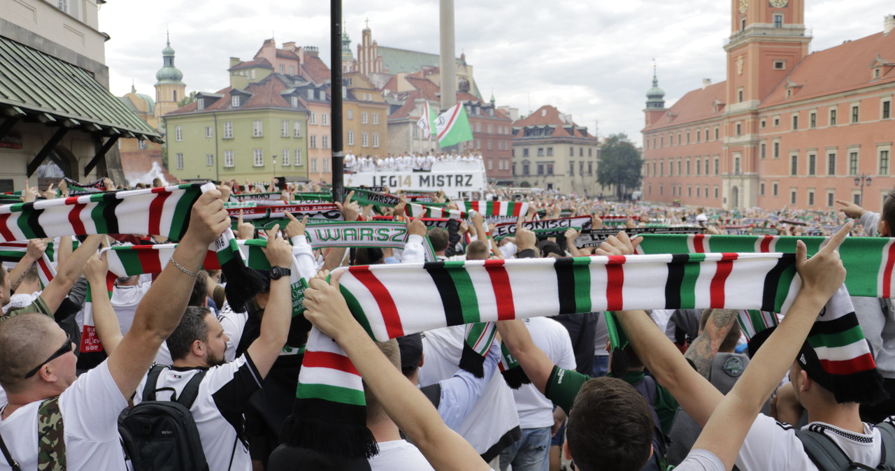 Feta mistrzowska w Warszawie! Legia świętuje zwycięstwo