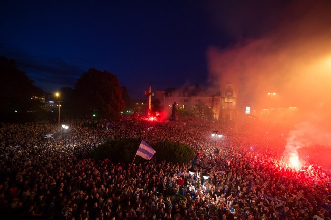 Feta po zdobyciu przez Lecha Poznań tytułu Mistrza Polski /Jakub Kaczmarczyk /PAP