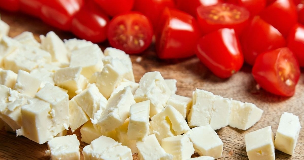 Feta to źródło białka, wapnia a także witamin z grupy B /123RF/PICSEL