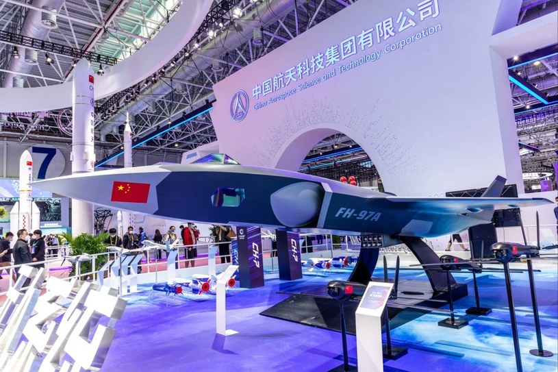FH-97A podczas prezentacji na pokazach lotniczych w Zhuhai /@KT07500539 /Twitter
