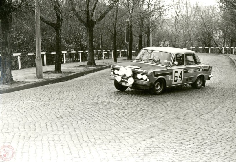 Fiat 125p na trasie jednego z rajdów /Archiwum Akt Nowych