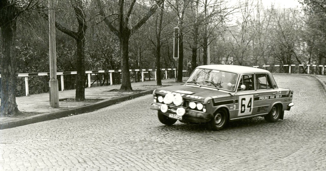 Fiat 125p na trasie jednego z rajdów /Archiwum Akt Nowych