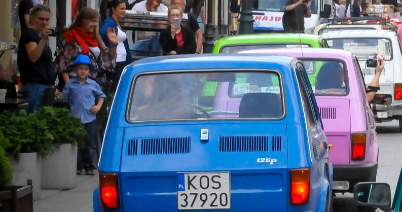 Fiat 126p w ostatnim okresie produkcji doczekał się oficjalnej nazwy Maluch /Piotr Kamionka /East News