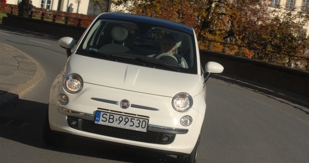 Fiat 500 powstał na bazie konstrukcyjnej modelu Panda. /Motor