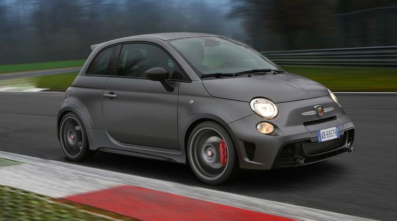 Fiat 500 w wersji ekstremalnej, czyli Abarth 695 Biposto /Informacja prasowa