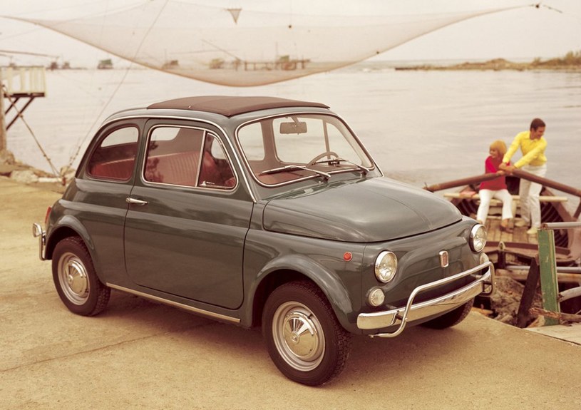 Fiat 500 z materiałowym dachem - dziś rarytas, kiedyś przejaw kryzysu /Informacja prasowa