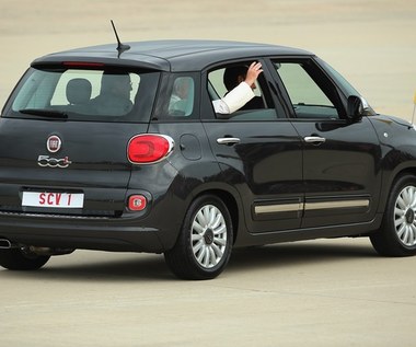Fiat 500L  za 82 tys. dolarów, bo jeździł nim papież