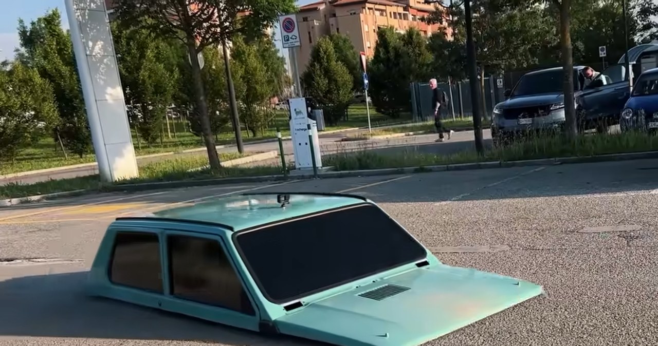 Fiat Panda został przecięty na pół i tak powstał najniższy samochód świata / zdjęcie: YouTube  "CARMAGHEDDON" /YouTube