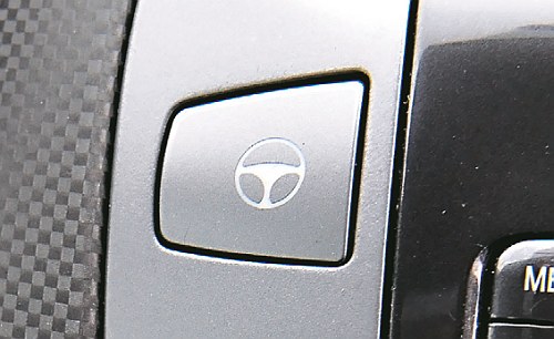 FIAT Przycisk zwiększający siłę wspomagania kierownicy: parkingowy gadżet. /Motor