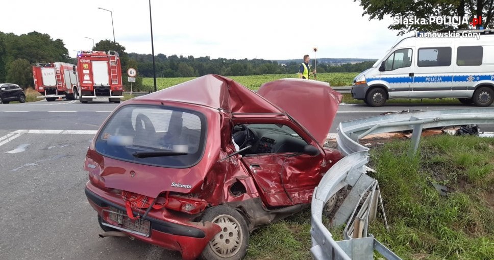 Fiat Seicento niemal złamał się na pół /Informacja prasowa