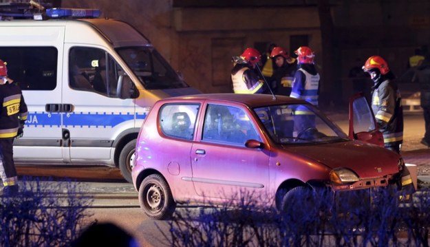 Fiat Seicento Sebastiana zostało uszkodzone w wyniku zderzenia z rządowym Audi A8 /Andrzej Grygiel /PAP