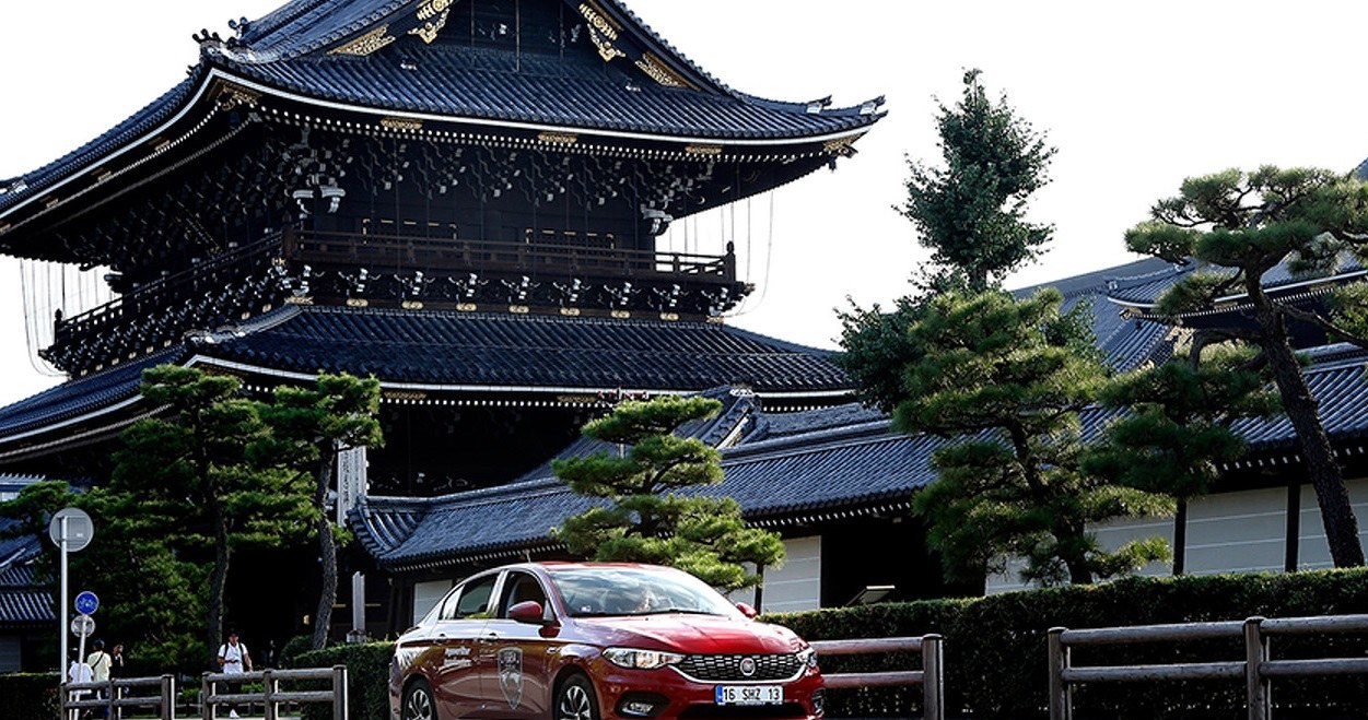 Fiat Tipo w czasie podróży /Informacja prasowa