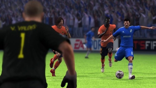 FIFA 10 wyróżnia się bardziej realistycznym zachowaniem piłkarzy /INTERIA.PL