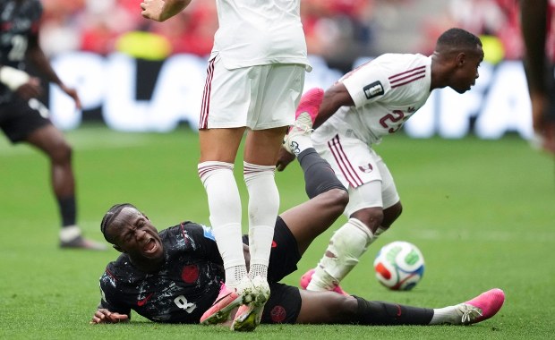 FIFA bezlitosna dla piłkarza Kataru. Za to wejście został zawieszony na pięć spotkań