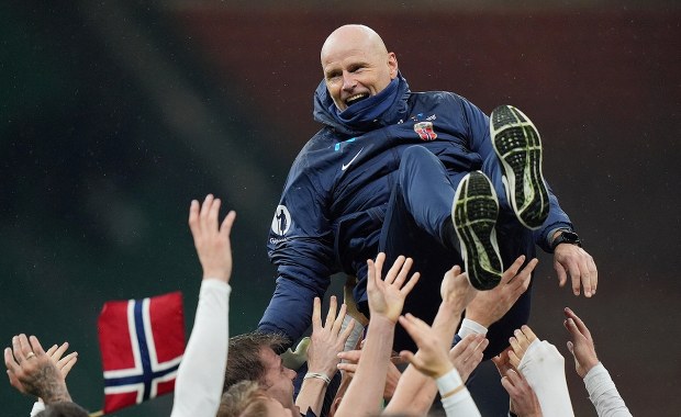 FIFA zmusiła trenera do udziału w losowaniu grup mundialu