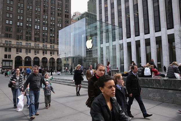 Fifth Avenue w Nowym Jorku, sklep Apple'a. Fot. John Moore /Getty Images/Flash Press Media