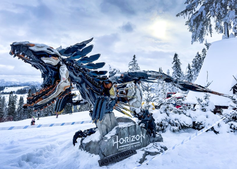 Figura metalowej bestii z Horizon Forbidden West stanęła na szczycie Kotelnicy /materiały prasowe