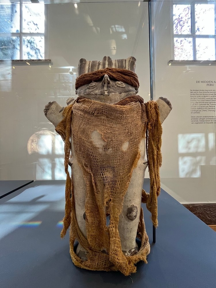 Figurka kultury Chancay /Shutterstock