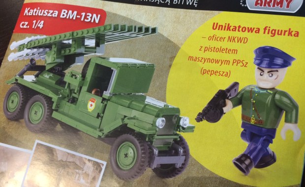 Figurka oficera NKWD w kolekcji klocków dla dzieci. IPN interweniuje