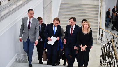 "Fikają i szarżują". Napięta atmosfera w koalicji rządzącej