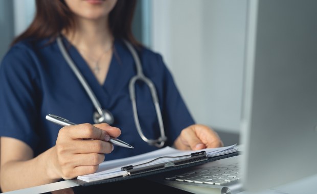 Fikcyjne L4 dla Polaków w Czechach. Psychiatra oskarżona