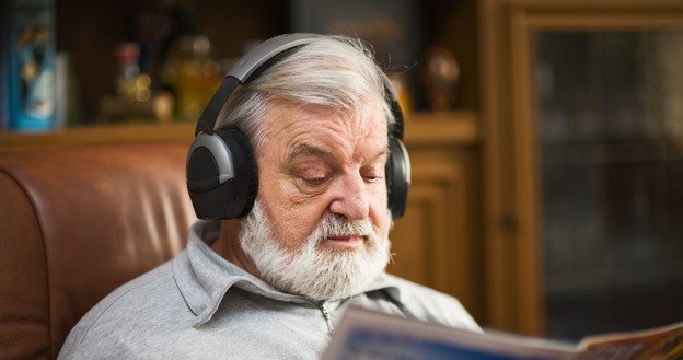 Filemon jest odważny i przebojowy. Nie lubi nowinek technicznych, ale chętnie podąża z duchem czasu. /123RF/PICSEL