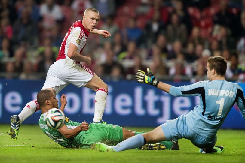 Filip Kurto w bramce podczas meczu Dordrechtu z Ajaksem Amsterdam /AFP