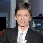 Filip Łobodziński Filip Łobodziński poślubił swoją matkę chrzestną. Świętują 22. rocznicę