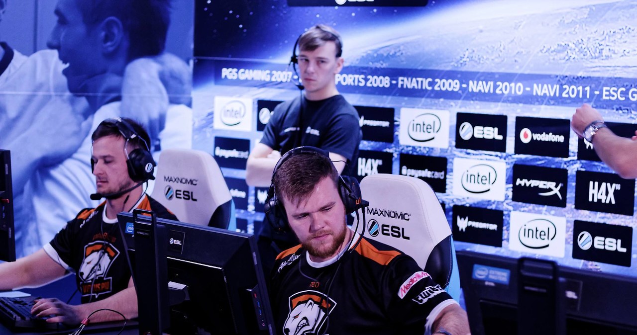 Filip "Neo" Kubski oraz Jarosław "pashaBiceps" Jarząbkowski podczas Intel Extreme Masters /ESL