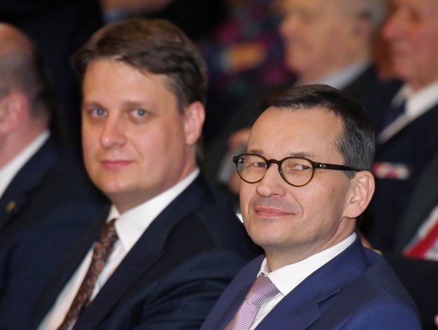 Filip Rdesiński i Mateusz Morawiecki na zdjęciu z kwietnia 2019 roku / 	Radek Pietruszka   /PAP