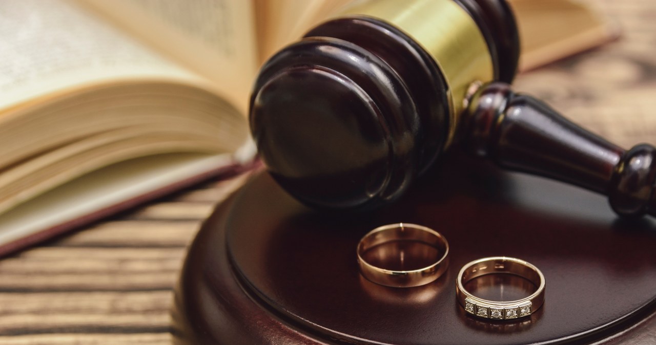 Filipińczycy domagają się prawa do rozwodu. Od legalizacji dzieli ich zgoda Senatu /123RF/PICSEL