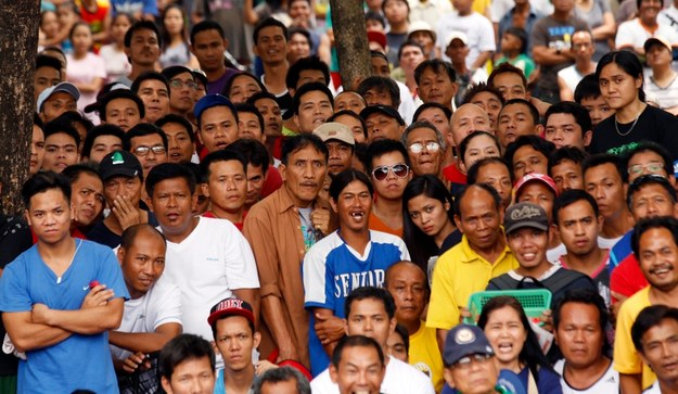 Filipińczycy kibicują swojemu zawodnikowi /FRANCIS R. MALASIG /PAP/EPA
