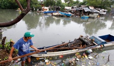 Filipińczycy walczą z powodziami