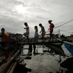 Filipiny: Dziesiątki tysięcy ludzi uciekają przed tajfunem Hagupit