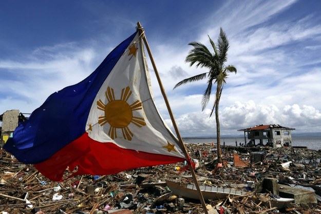 Filipiny - krajobraz po przejściu tajfunu Haiyan / 	MAST IRHAM  /PAP/EPA