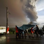 Filipiny po erupcji wulkanu: Tysiące ewakuowanych osób i zamknięte lotnisko