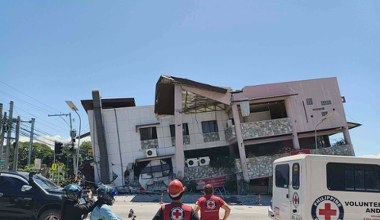 Filipiny po potężnym trzęsieniu ziemi. Fale tsunami mogą sięgnąć 3 metrów