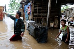 Filipiny: Tajfun Sarika sieje spustoszenie
