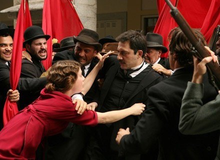 Filippo Timi jako Benito Mussolini w filmie pt.: "Vincere". /AFP