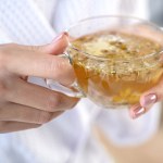 Filiżanka przed snem ułatwi zasypianie. Wypity rano - pobudzi metabolizm i wesprze nerki