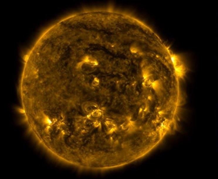 Film "133 dni na Słońcu" pokazuje niezwykłe procesy, które dzieją się na powierzchni naszej gwiazdy /NASA