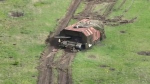 Film dnia. Starcie drona z rosyjskim "czołgiem-żółwiem"