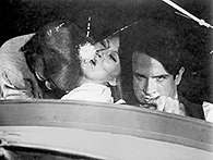 Film Stanów Zjednoczonych: Michael J. Pollard, Faye Dunaway i Warren Beatty w scenie z filmu Arthur /Encyklopedia Internautica