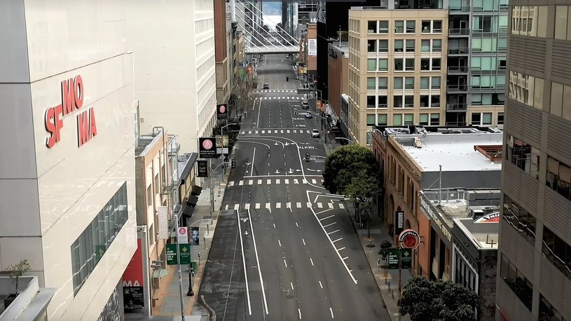 Film z objętego kwarantanną San Francisco. 7-milionowa metropolia jak plan filmowy (film) /Geekweek