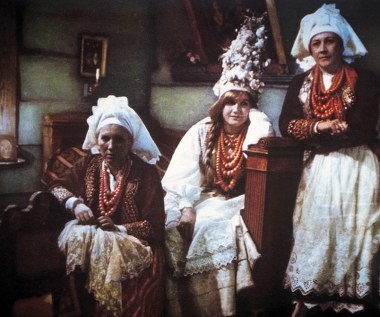 Filmowa adaptacja „Wesela” Stanisława Wyspiańskiego to jej drugi występ w filmie
reżyserowanym przez Andrzeja Wajdę. Wcieliła się w Marysię, siostrę Panny Młodej. Film zdobył wiele nagród, m.in. Srebrną Muszlę na festiwalu filmowym w San Sebastián.