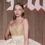 Filmowa Izabela Łęcka na pokazie mody. Kamila Urzędowska w najmodniejszym garniturze tej jesieni
