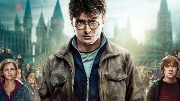 Filmową serię o Harrym Potterze czeka już tylko finałowy epizod /materiały dystrybutora
