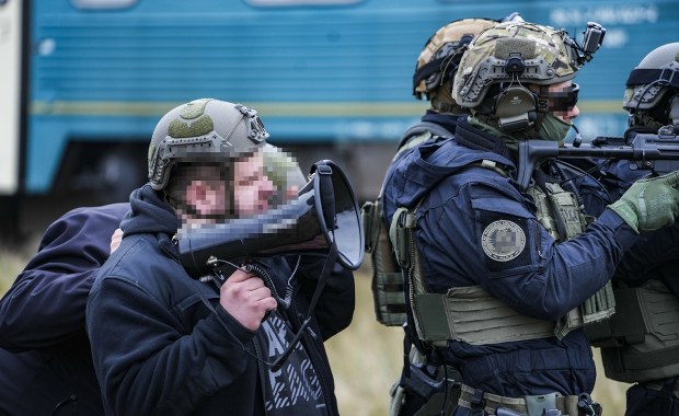 Finał akcji kontrterrorystów w Krakowie. W mieszkaniu było dziecko