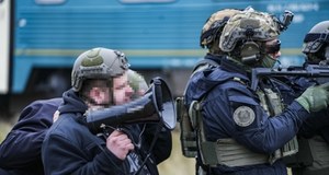 Finał akcji kontrterrorystów w Krakowie. W mieszkaniu było dziecko
